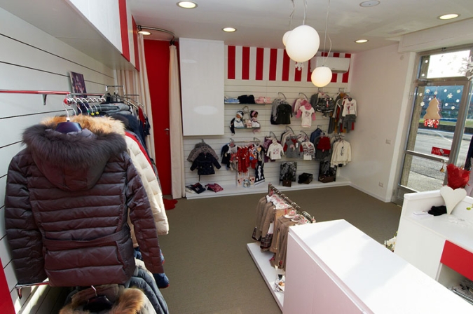arredamento negozio abbigliamento bambino borgosesia agitaty (6)